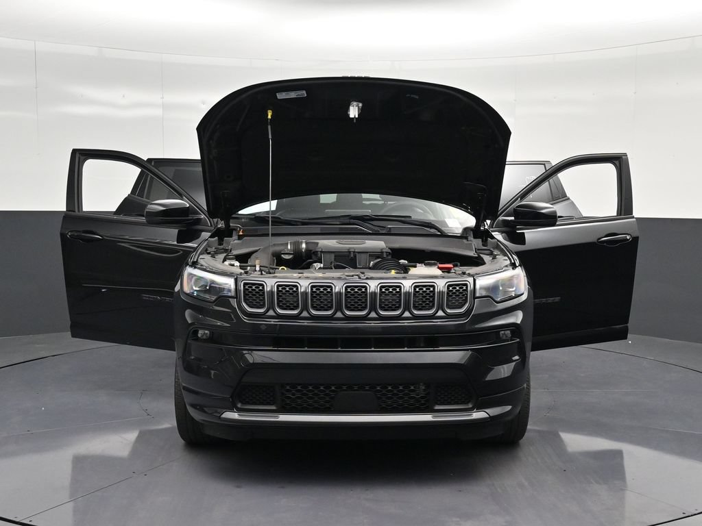 Used 2024 Jeep Compass Limited w/ High Altitude Package AWD/4WD image 40