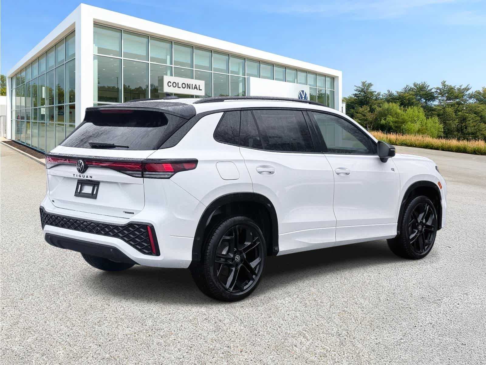 New 2026 Volkswagen Tiguan SE R-Line AWD/4WD image 5