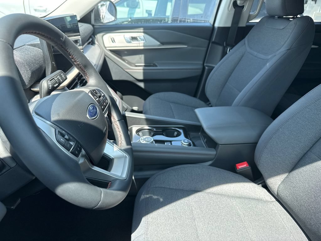 Used 2026 Ford Explorer Active RWD image 9
