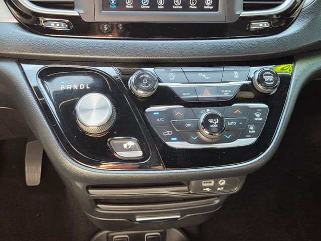 Certified 2020 Chrysler Pacifica Touring-L w/ S Appearance Package image 25