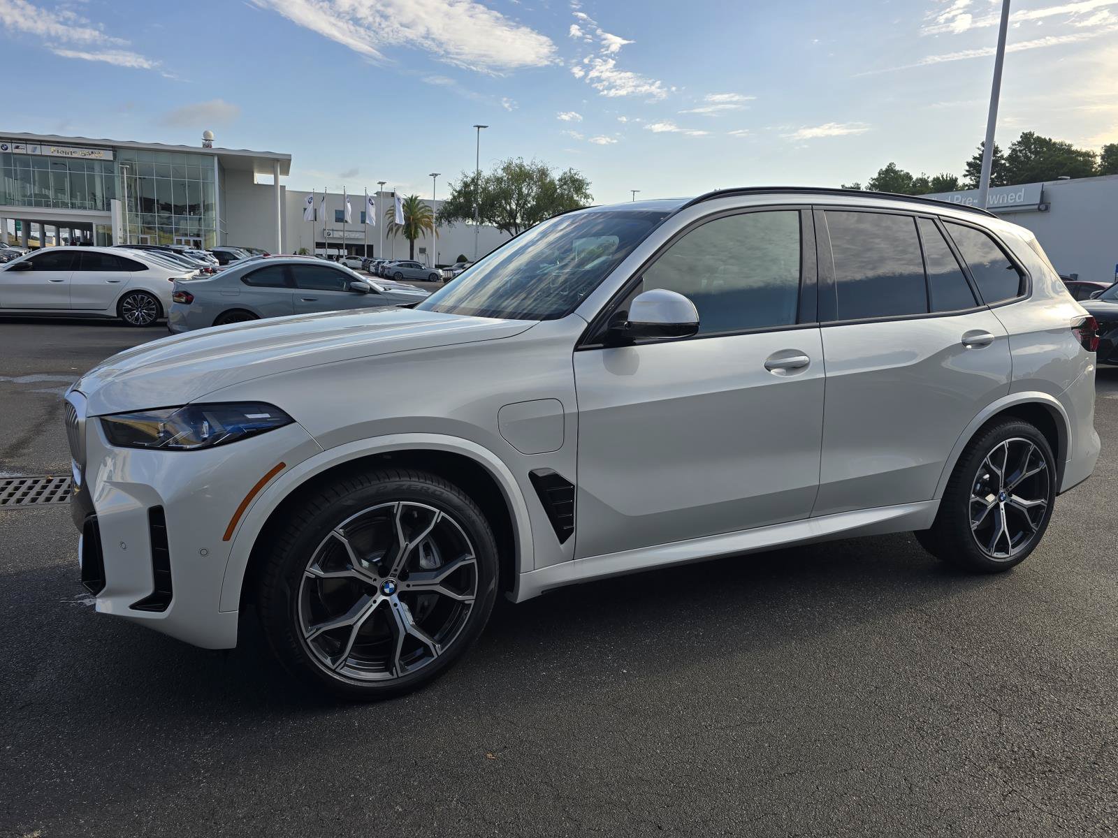 New 2026 BMW X5 xDrive50e w/ M Sport Package AWD/4WD image 7