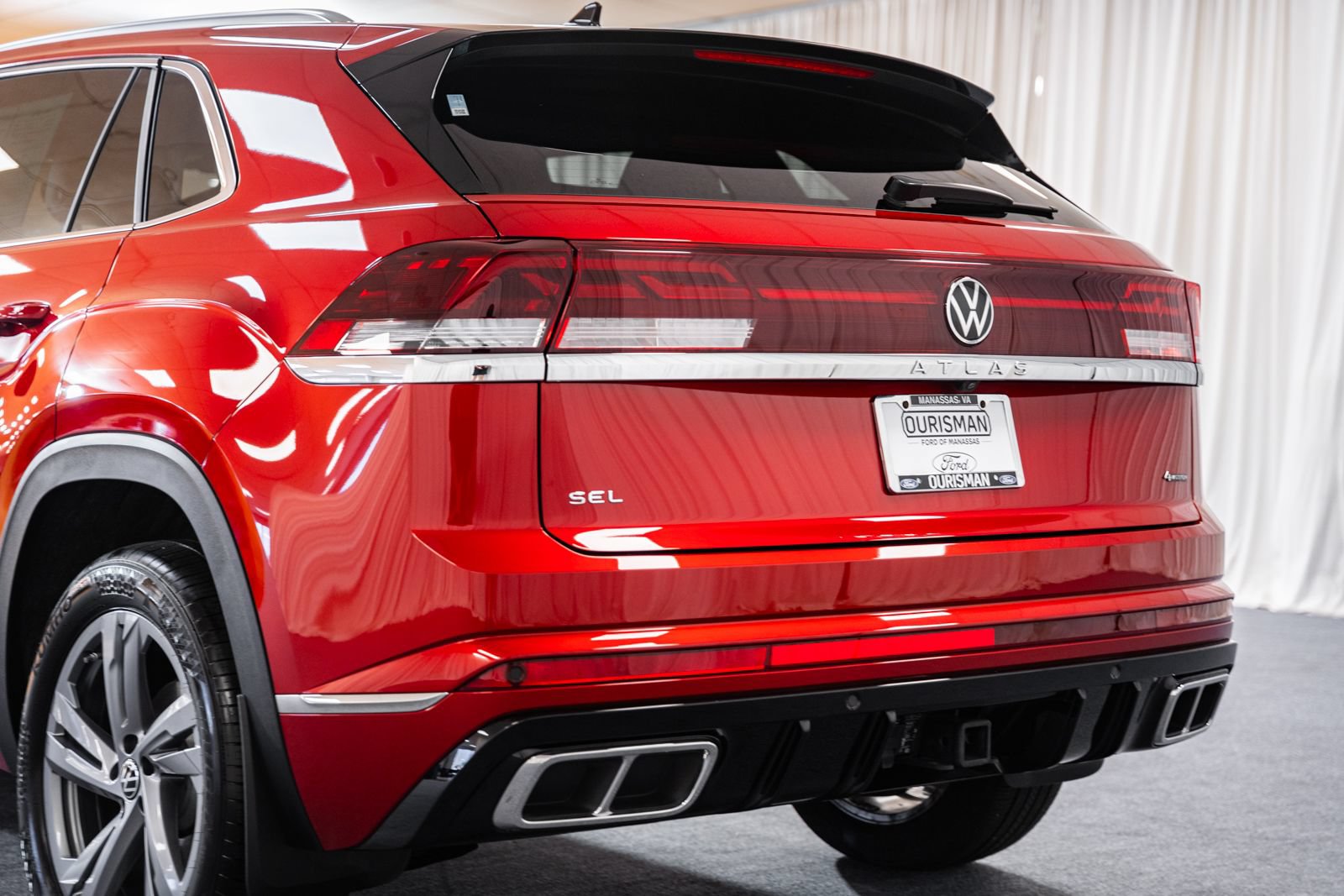 Used 2024 Volkswagen Atlas Cross Sport SEL R-Line AWD/4WD image 6