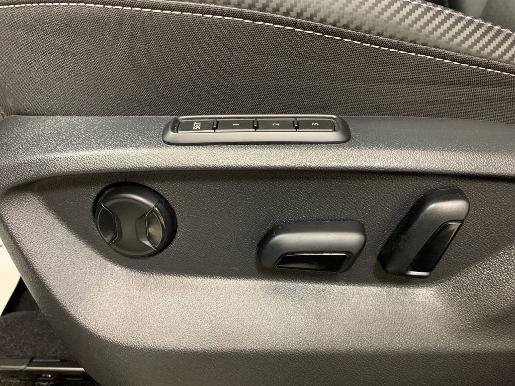 Used 2022 Volkswagen Atlas Cross Sport SEL R-Line image 5