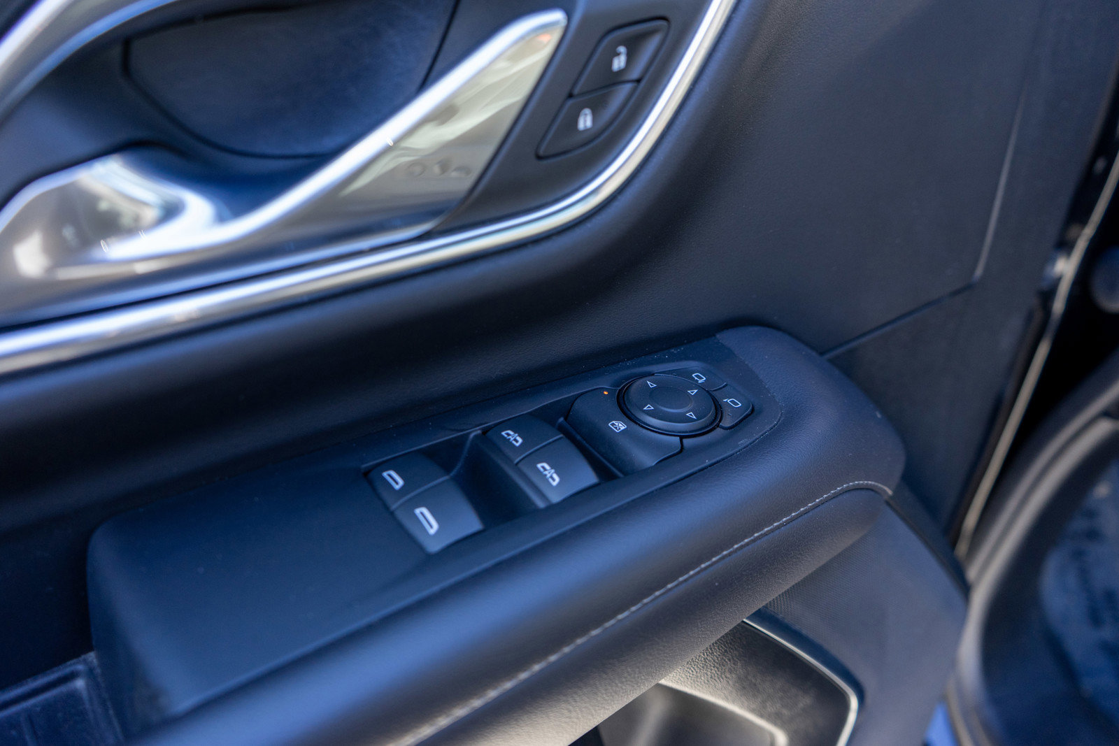 Used 2023 GMC Yukon SLE image 14