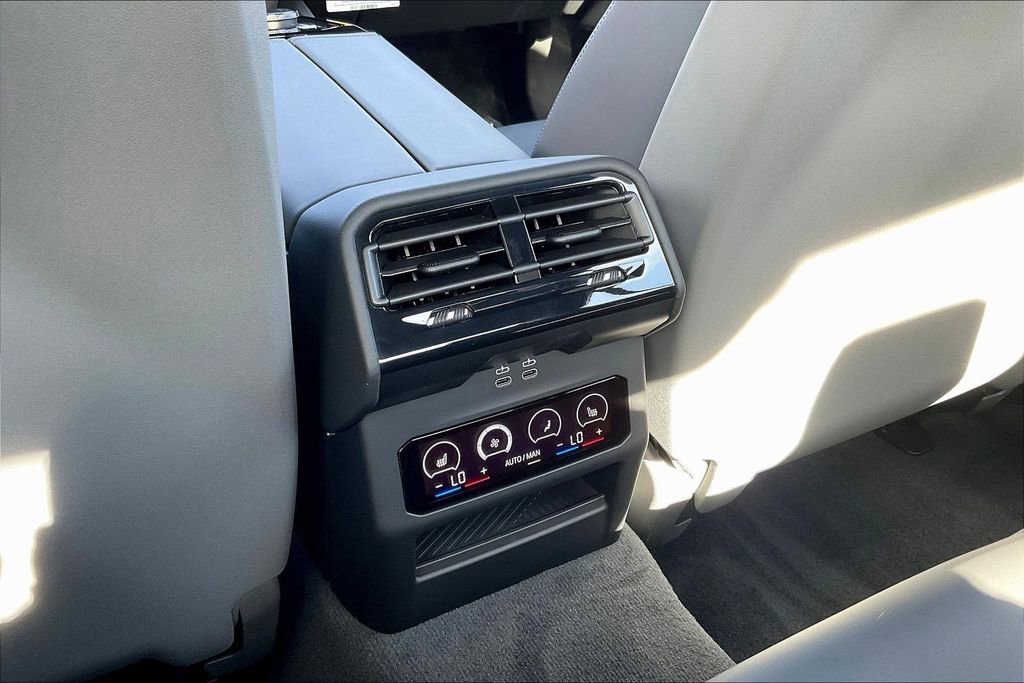New 2026 BMW 550e xDrive AWD/4WD image 10