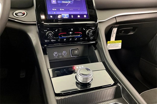 New 2025 Jeep Grand Cherokee Laredo image 7