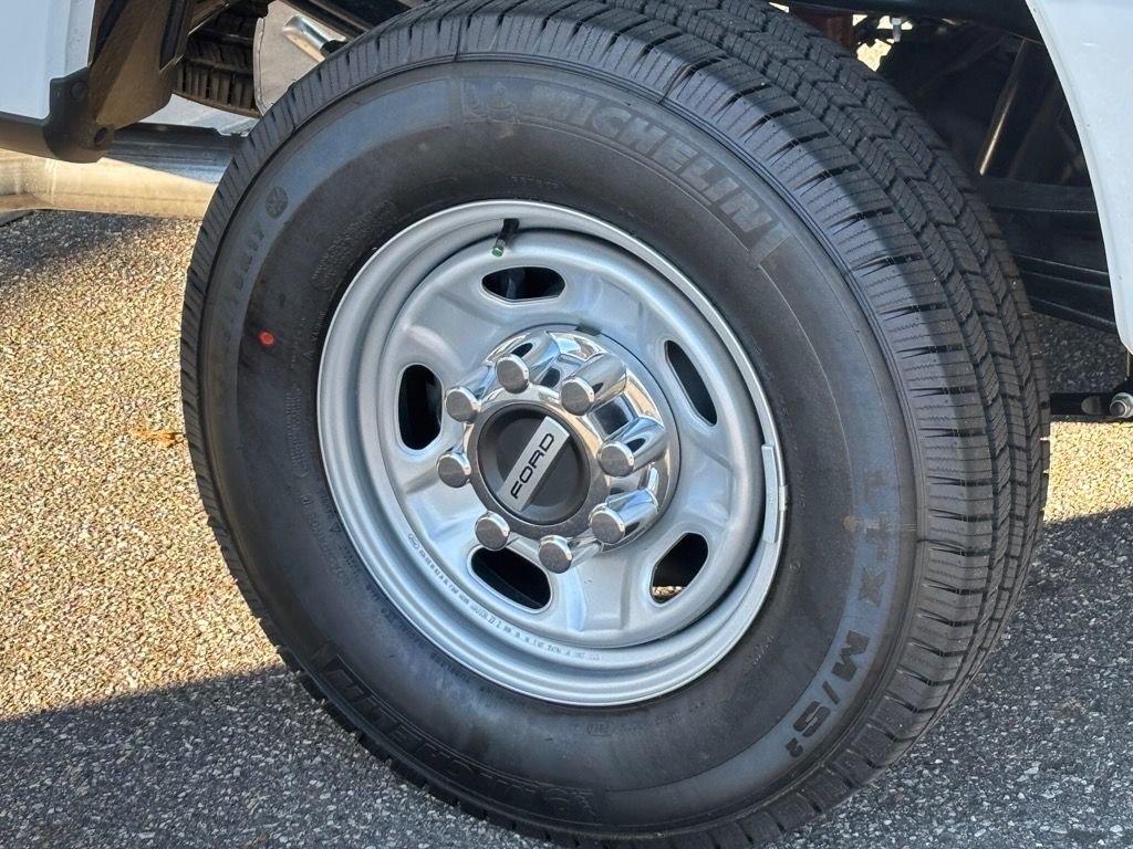 New 2026 Ford F250 XL w/ XL Chrome Package image 28