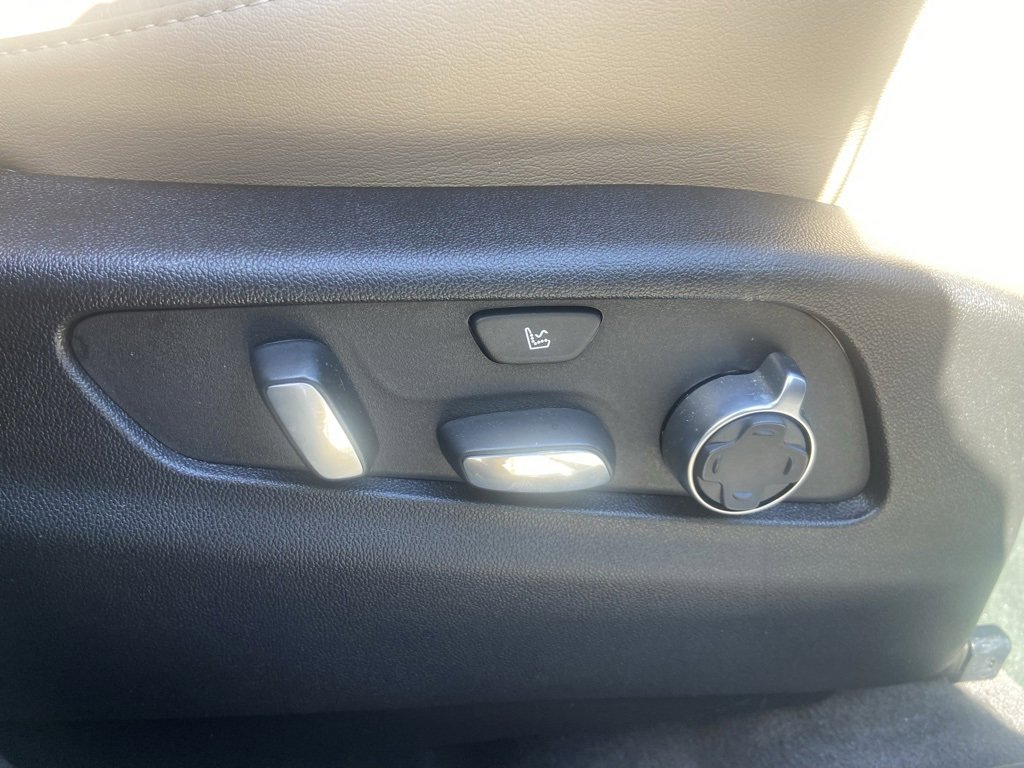 Certified 2025 Cadillac XT4 Premium Luxury image 18