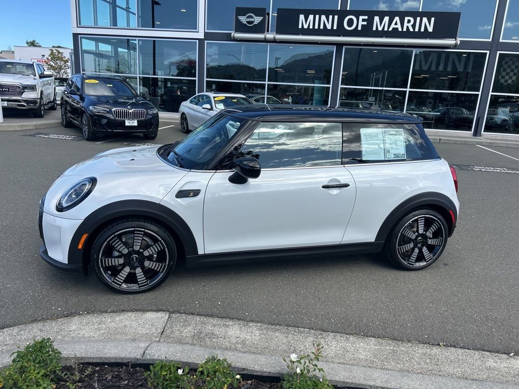 Used 2024 MINI Cooper SE image 2
