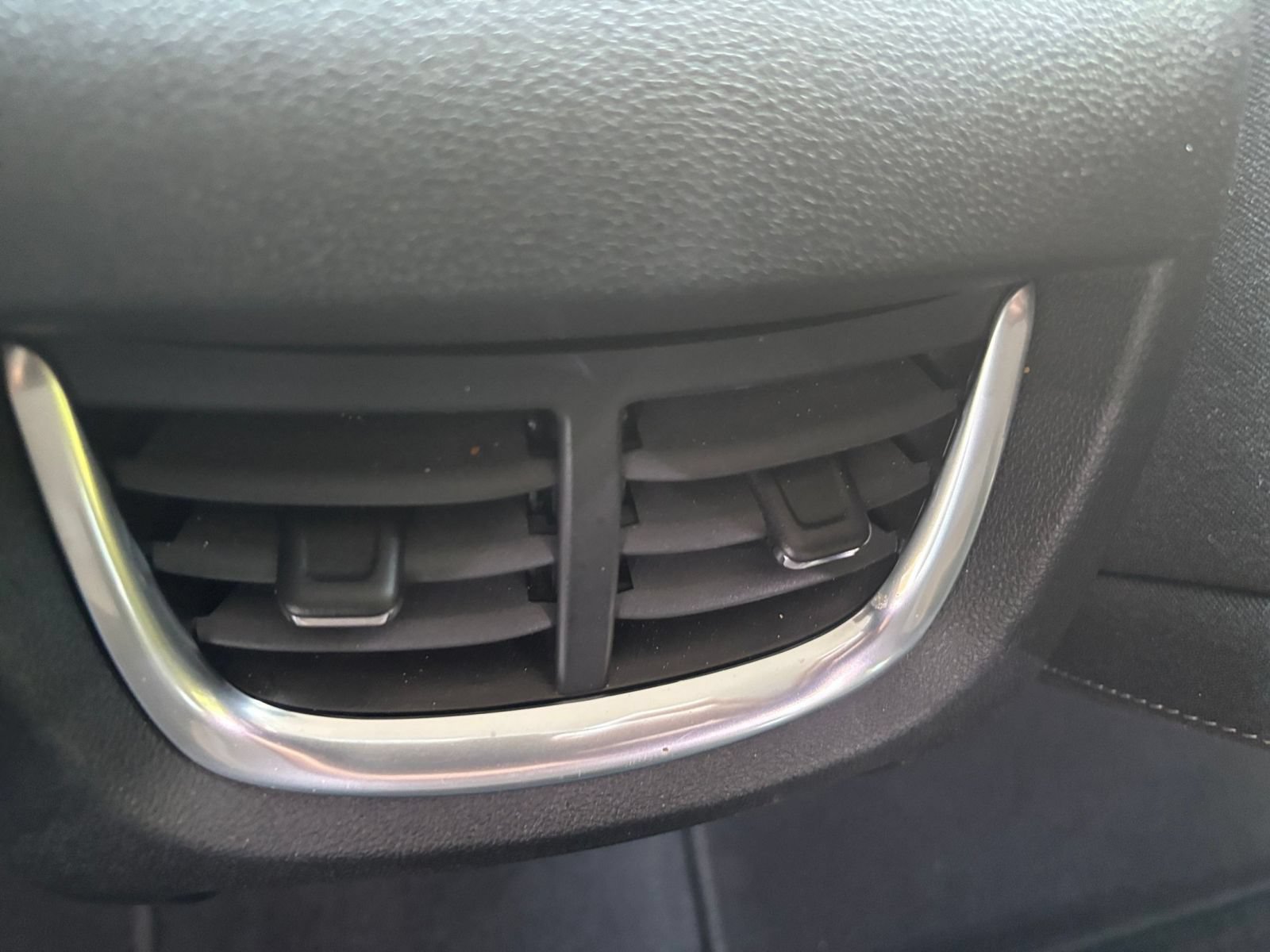 Used 2025 Chevrolet Blazer LT FWD image 20