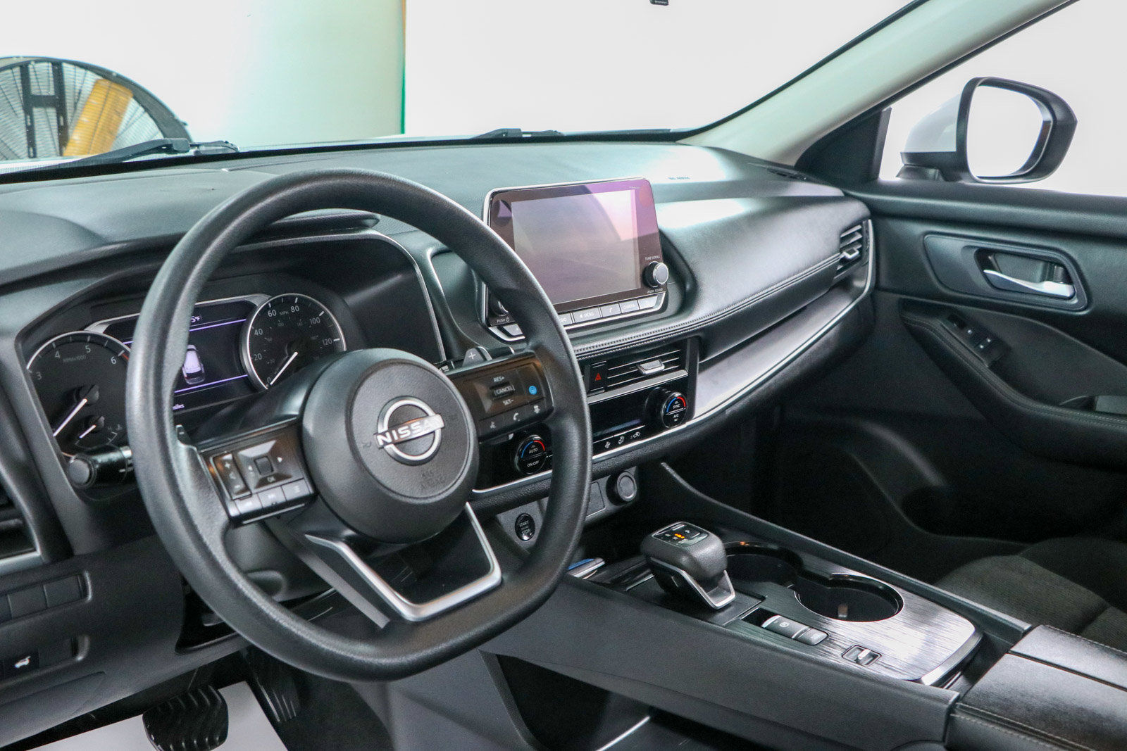 Used 2024 Nissan Rogue SV FWD image 22