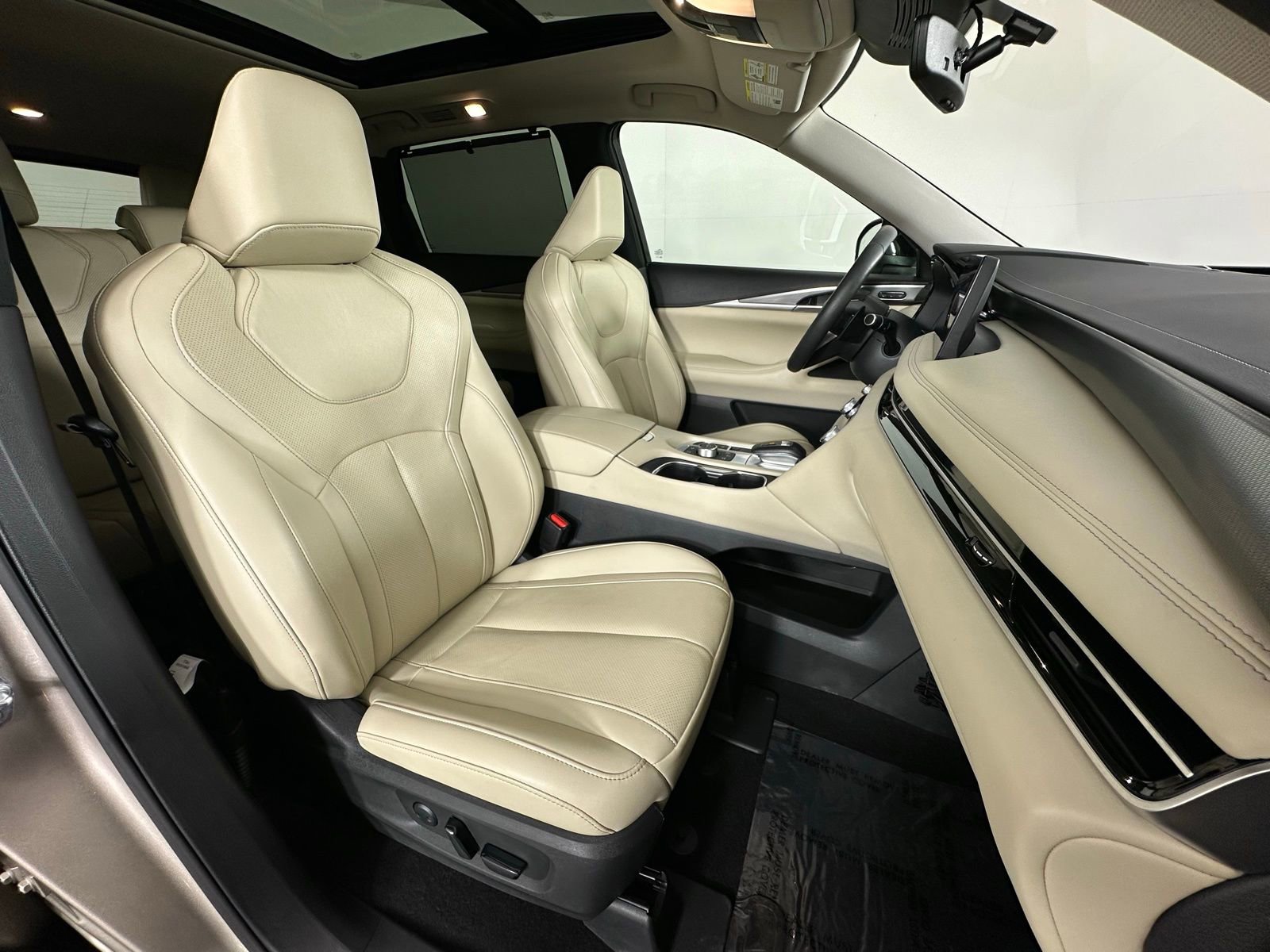 Used 2023 INFINITI QX60 Luxe w/ Cargo Package image 7