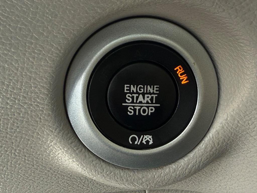 Used 2017 Chrysler Pacifica Touring-L FWD image 17