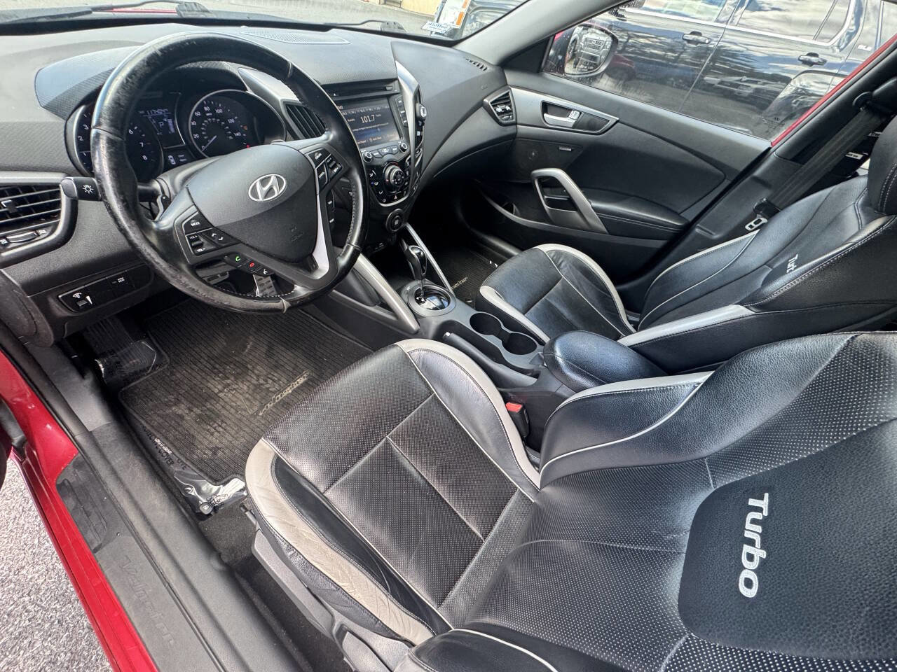 Used 2013 Hyundai Veloster Turbo FWD image 17