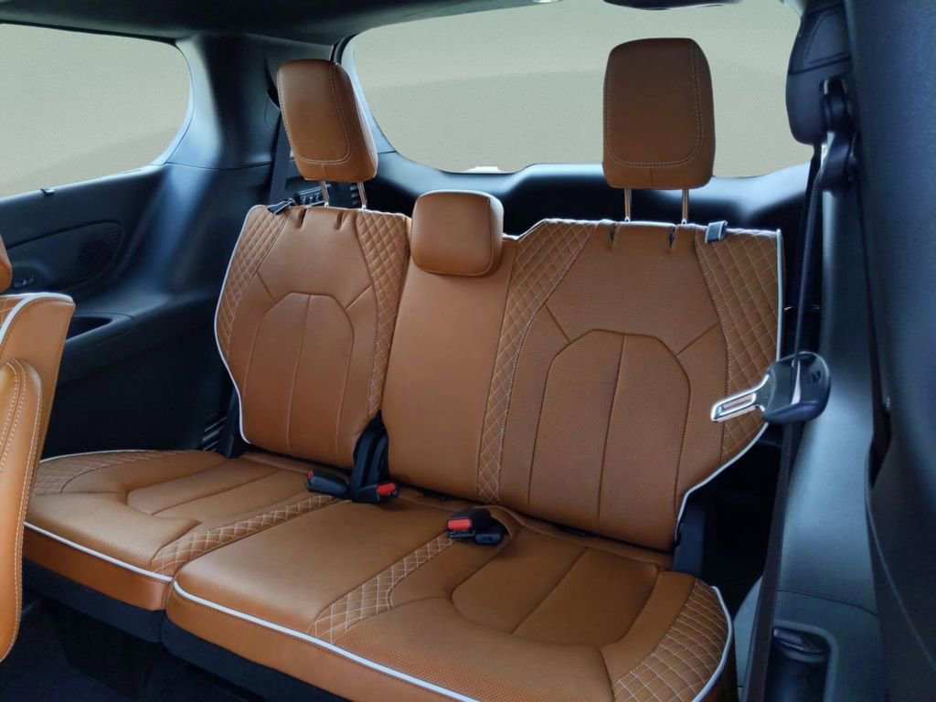 New 2026 Chrysler Pacifica Pinnacle image 17