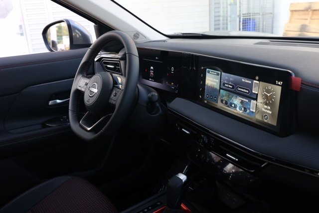 New 2025 Nissan Kicks SR image 20