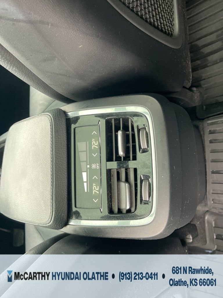 Used 2016 Volvo XC90 T6 Momentum w/ Momentum Plus Package AWD/4WD image 25