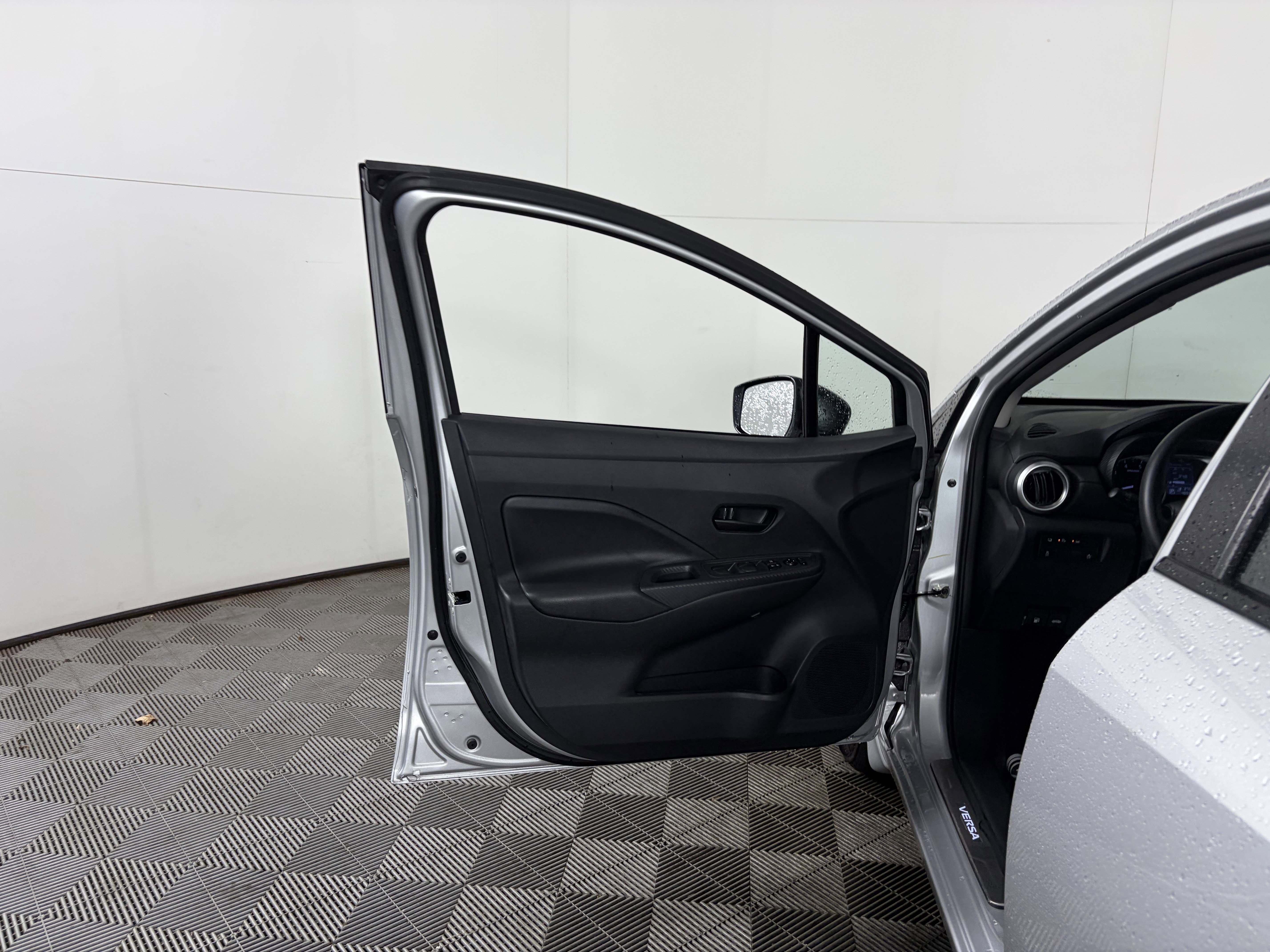 Used 2025 Nissan Versa S w/ Electronics Package FWD image 26