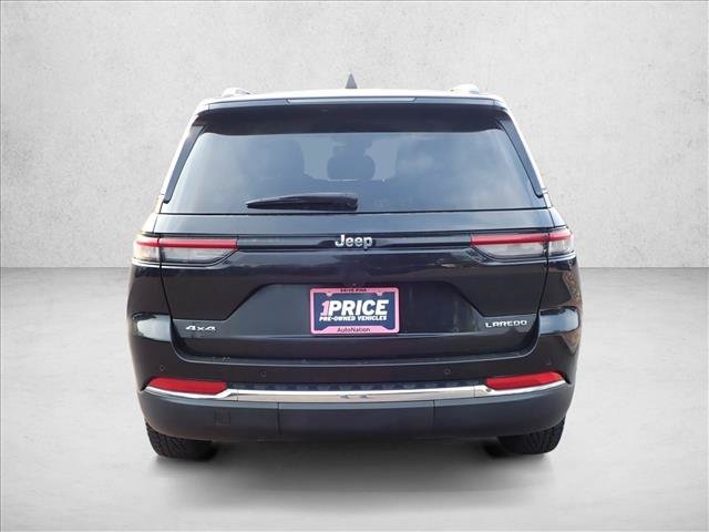 Used 2024 Jeep Grand Cherokee Laredo AWD/4WD image 3
