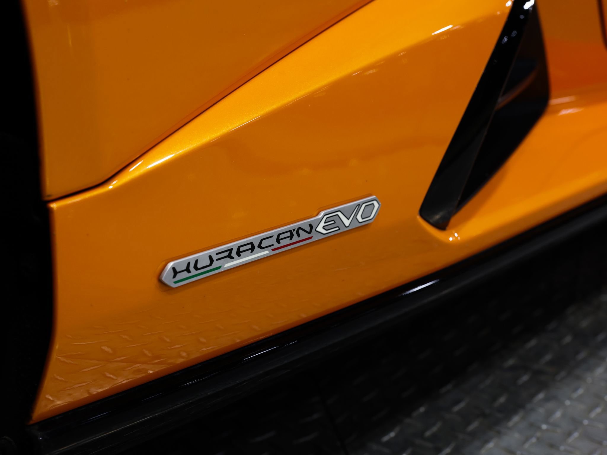 Used 2020 Lamborghini Huracan EVO image 19