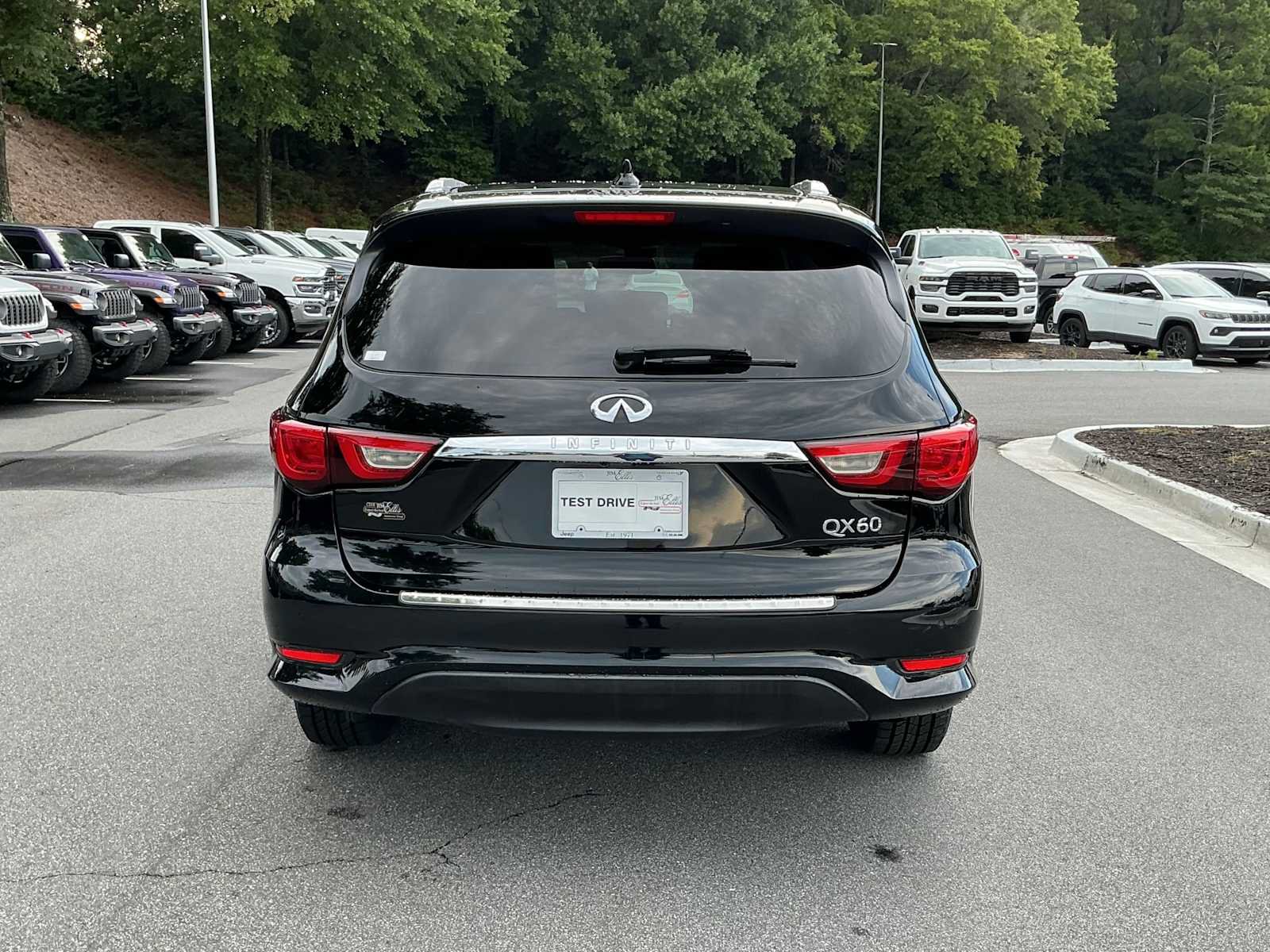 Used 2017 INFINITI QX60 FWD w/ Premium Plus Package image 4