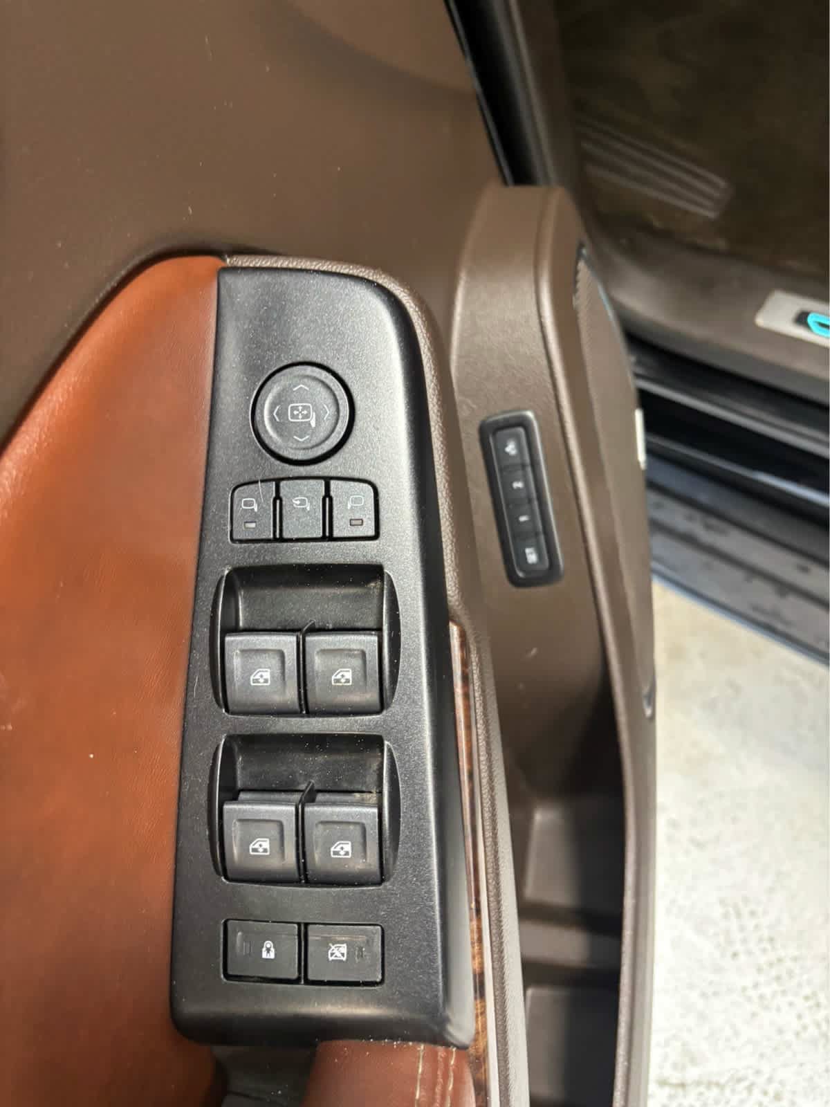 Used 2018 Chevrolet Tahoe Premier AWD/4WD image 23