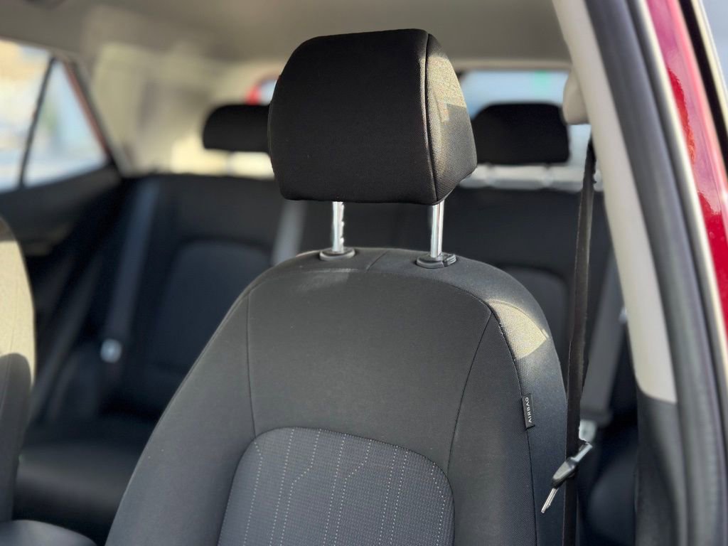 Used 2023 Hyundai Venue SE image 6