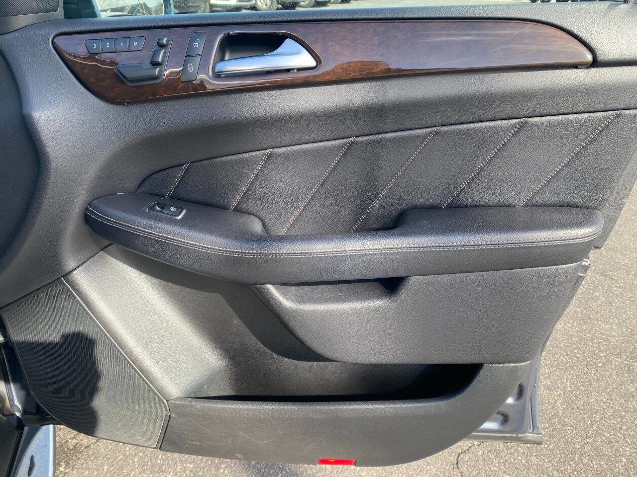 Used 2015 Mercedes-Benz GL 450 4MATIC image 35