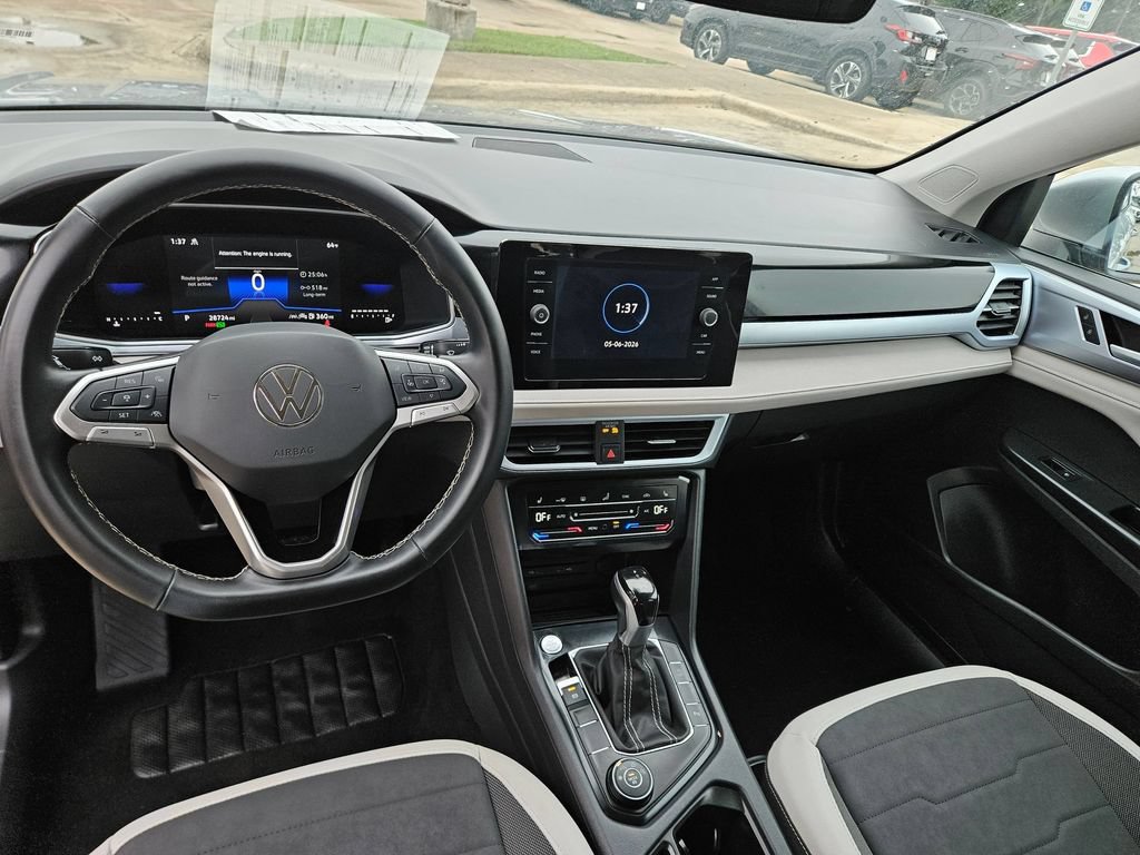 Used 2025 Volkswagen Taos SE AWD/4WD image 16