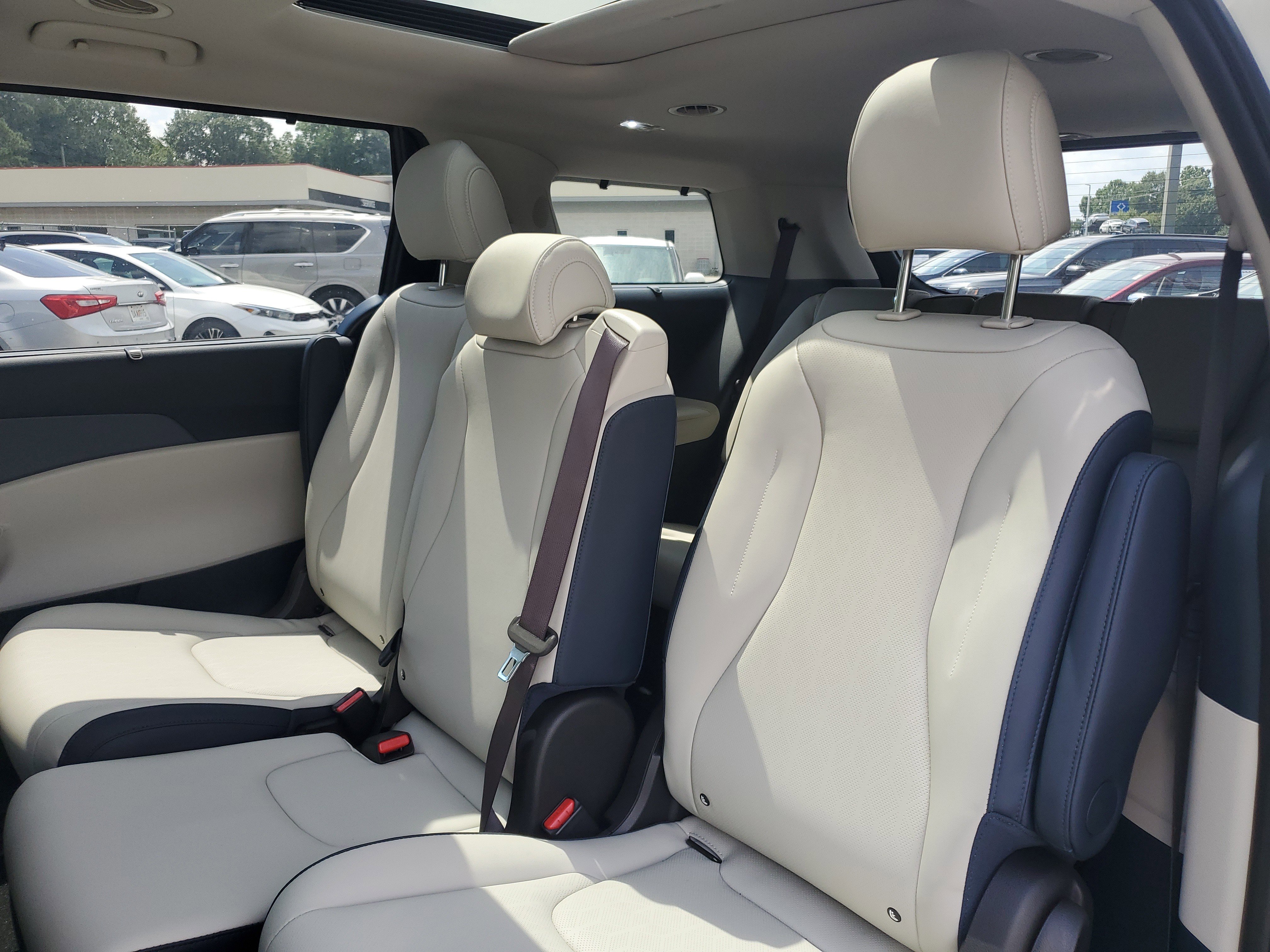 New 2026 Kia Carnival SX image 9