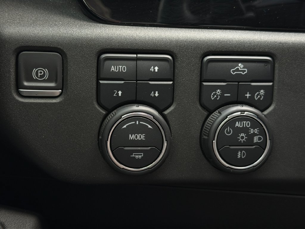 Used 2023 Chevrolet Silverado 1500 LT Trail Boss AWD/4WD image 18