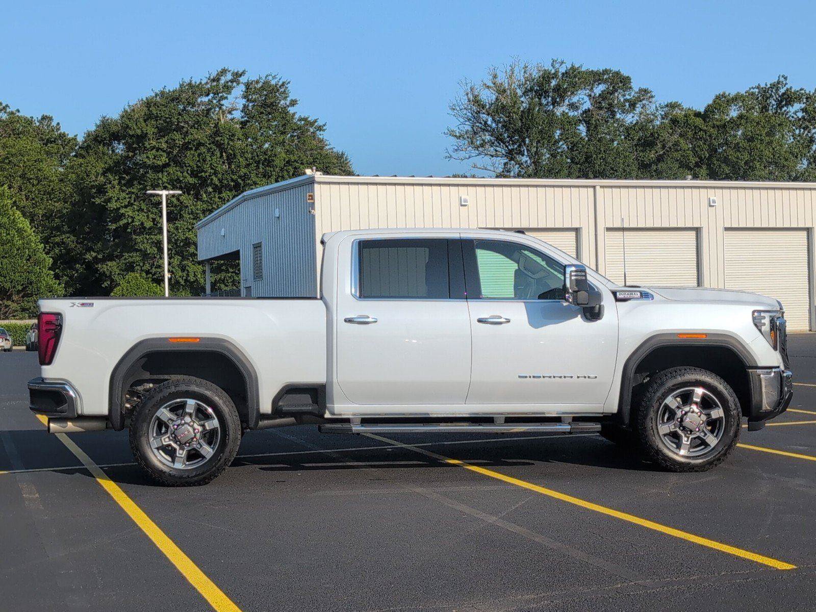 Used 2026 GMC Sierra 2500 SLT w/ SLT Premium Package AWD/4WD image 8