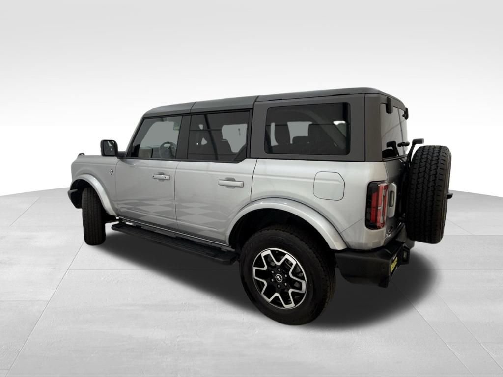 Used 2024 Ford Bronco Outer Banks image 2