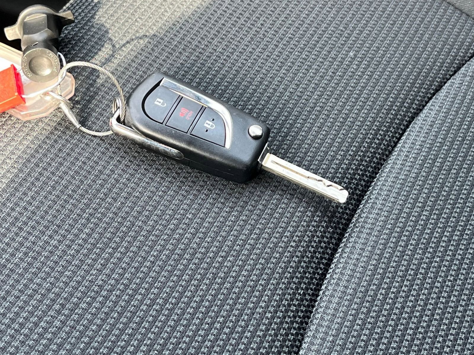 Used 2025 Toyota RAV4 LE image 22