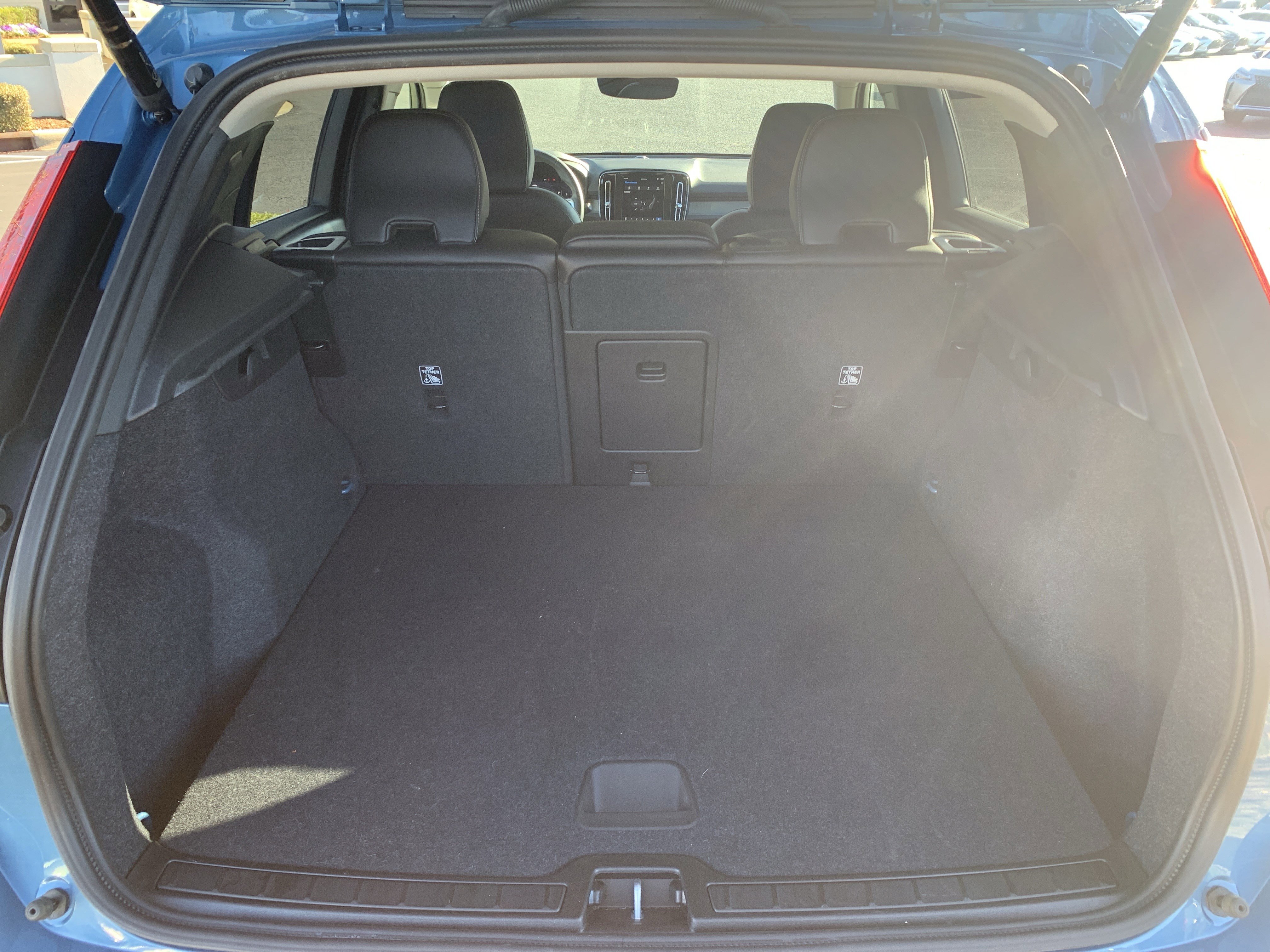 Used 2025 Volvo XC40 B5 Core image 34