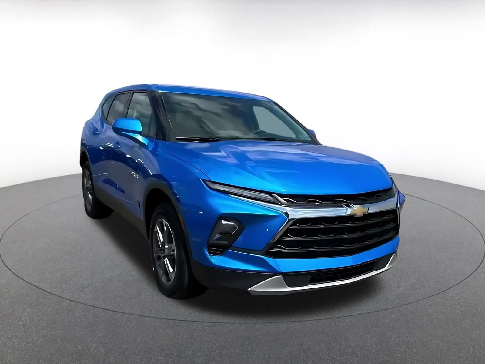Used 2026 Chevrolet Blazer LT FWD image 3