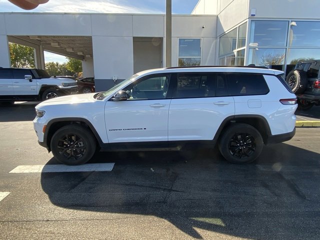 Used 2024 Jeep Grand Cherokee L Laredo image 5