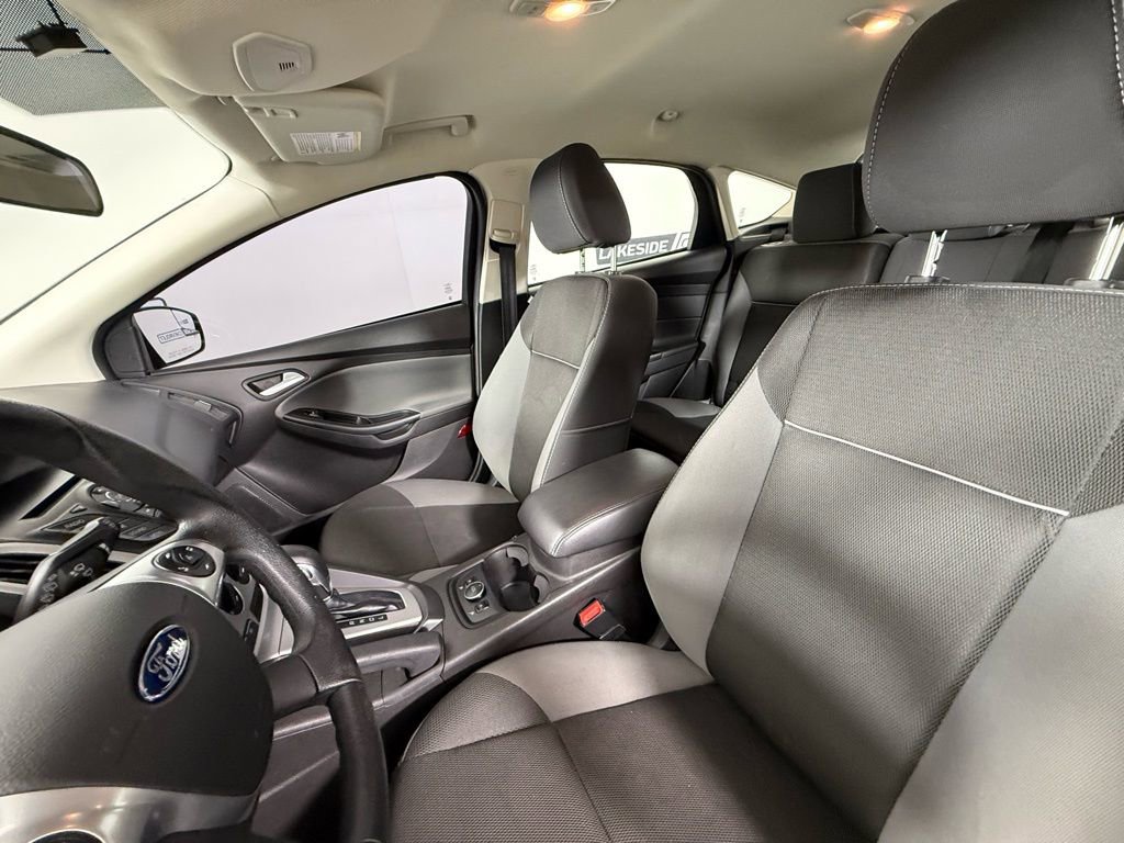 Used 2014 Ford Focus SE w/ SE Winter Package image 26