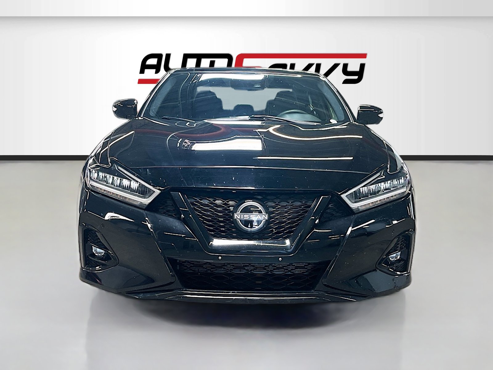 Used 2023 Nissan Maxima SR w/ Sport Mat Group FWD image 2