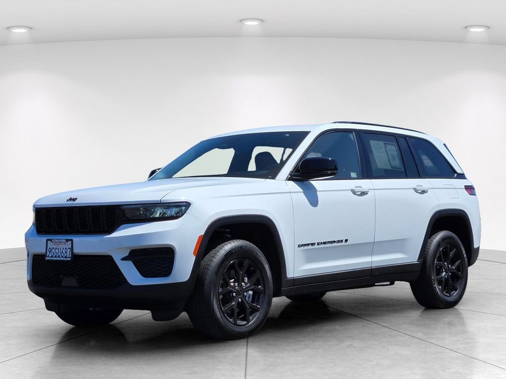 Used 2024 Jeep Grand Cherokee Altitude AWD/4WD image 8