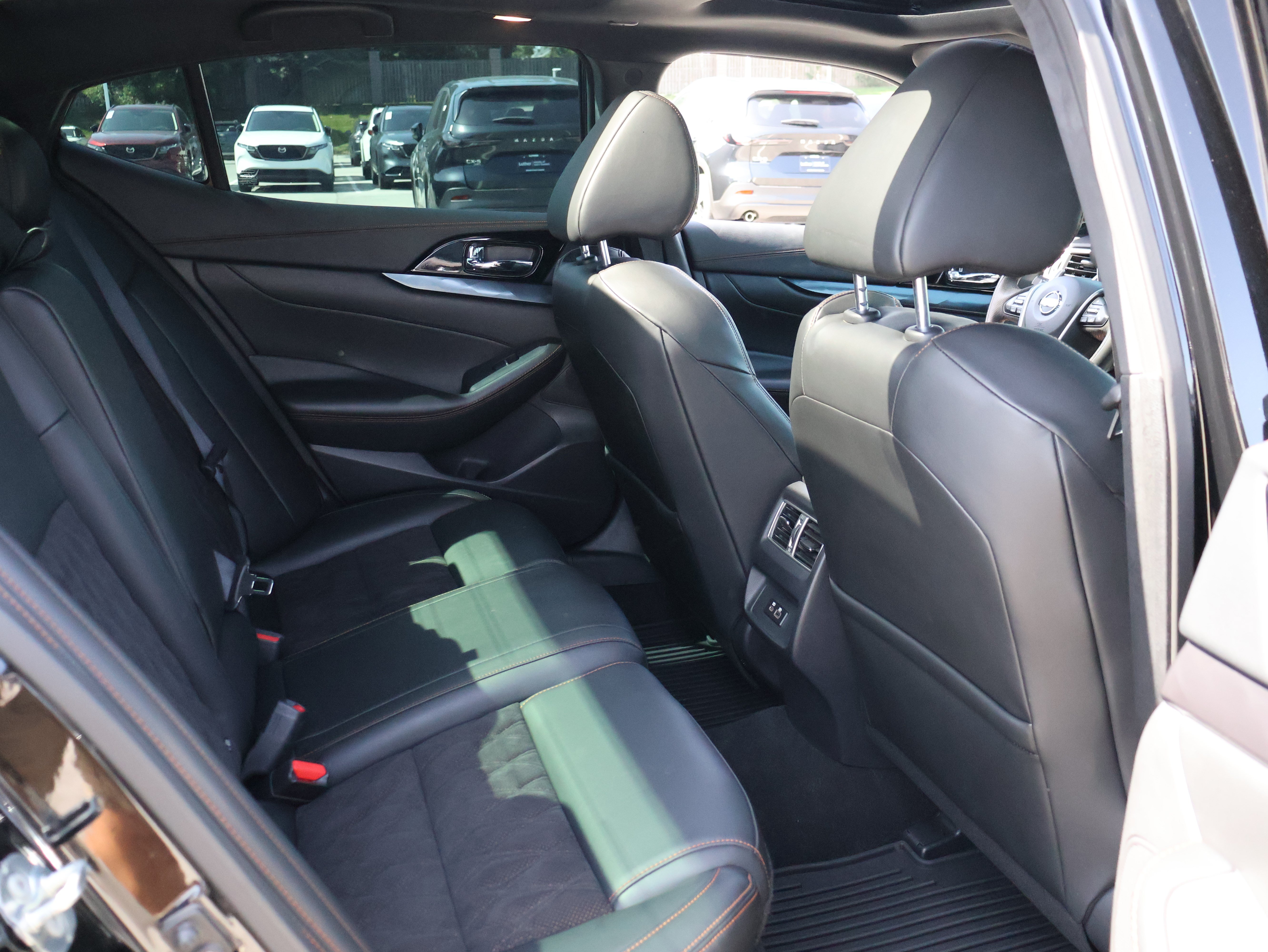 Used 2022 Nissan Maxima SR w/ Sport Mat Group FWD image 12