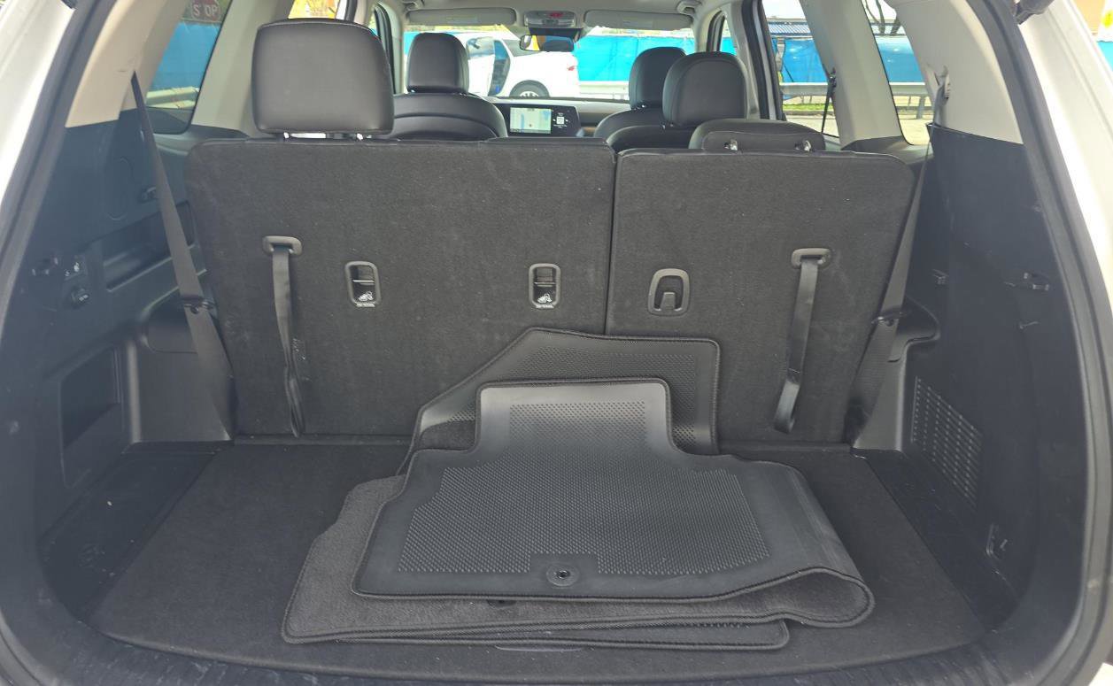 Used 2025 Kia Telluride S image 13