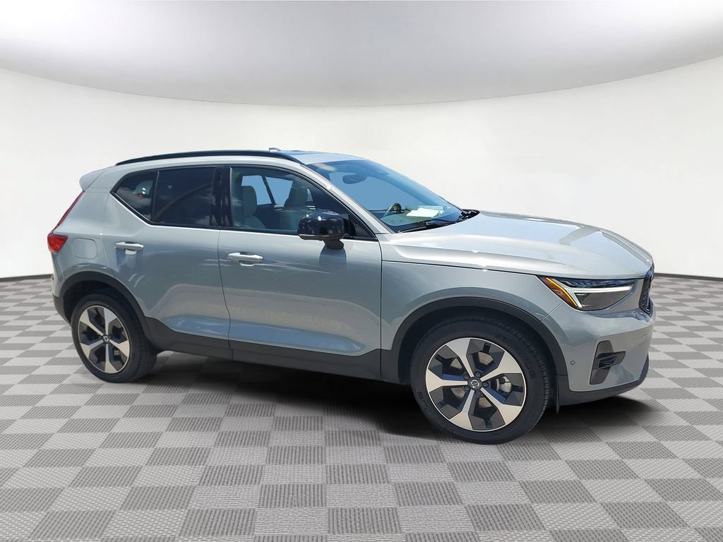Used 2026 Volvo XC40 B5 Plus AWD/4WD image 3
