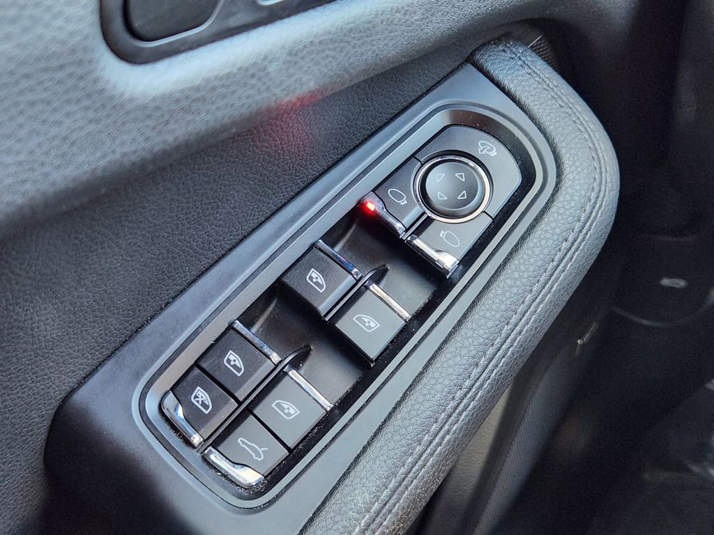 Used 2023 Porsche Macan image 19