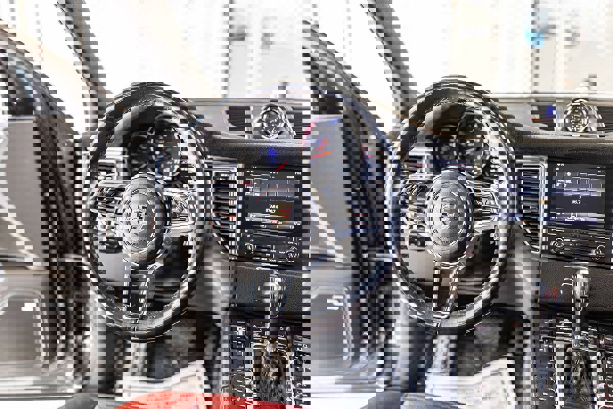 Used 2018 Porsche Macan GTS w/ Premium Package Plus image 38