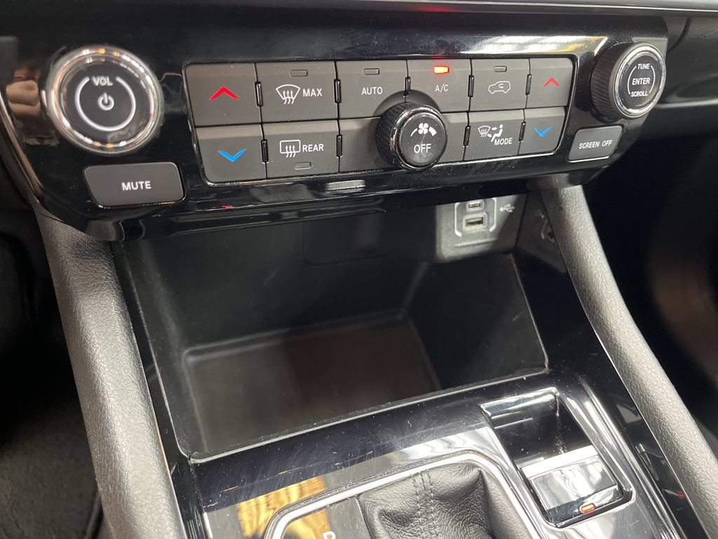 Used 2025 Jeep Compass Limited AWD/4WD image 25