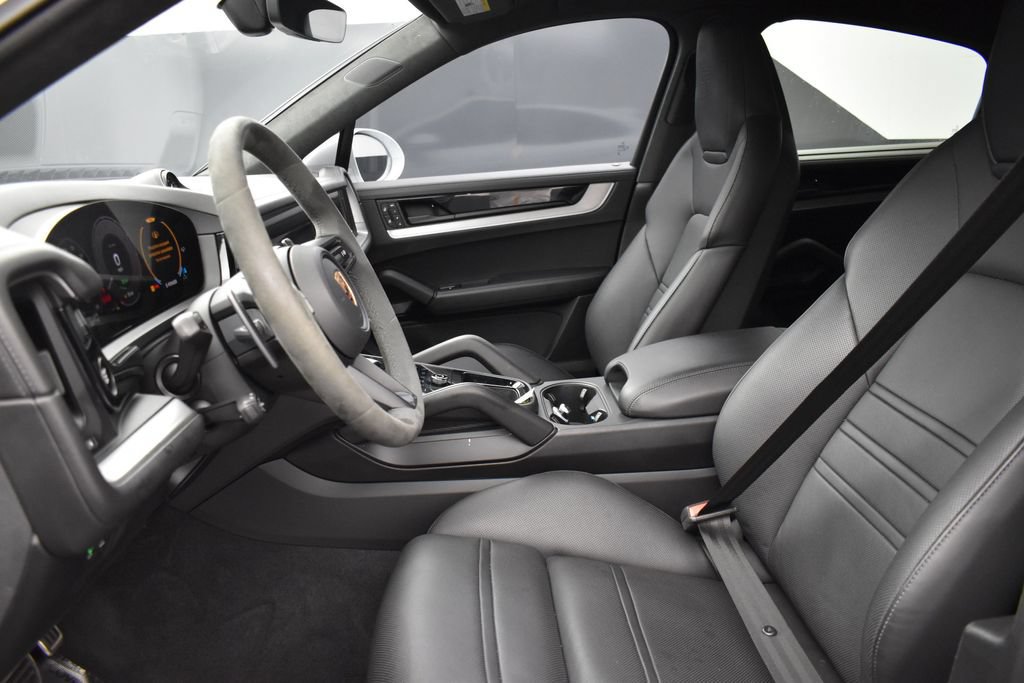 Used 2024 Porsche Cayenne Turbo w/ Premium Package Plus (PP1) AWD/4WD image 10