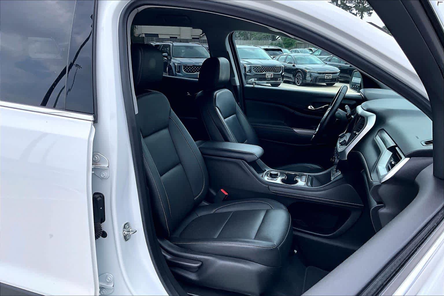 Used 2023 GMC Acadia SLT AWD/4WD image 9