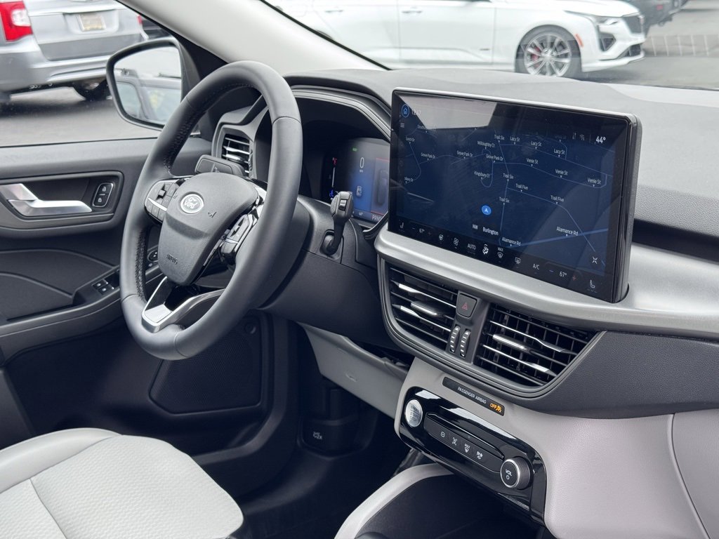 Used 2024 Ford Escape SE image 30