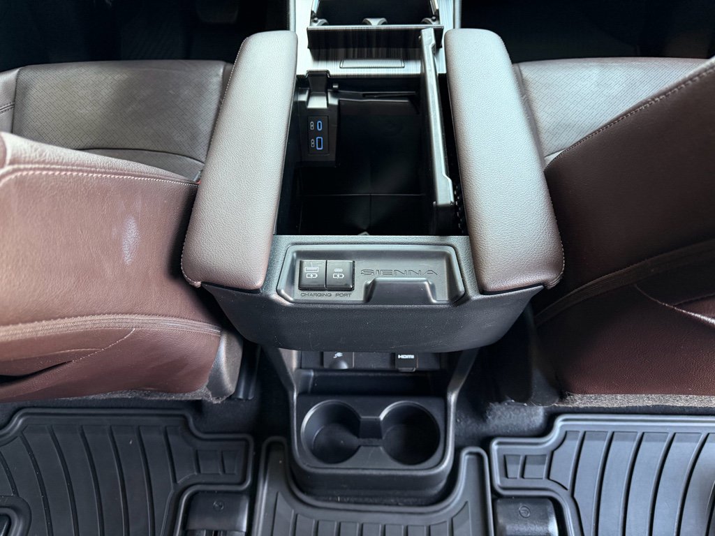Used 2022 Toyota Sienna Platinum w/ Protection Package (TMS) image 18